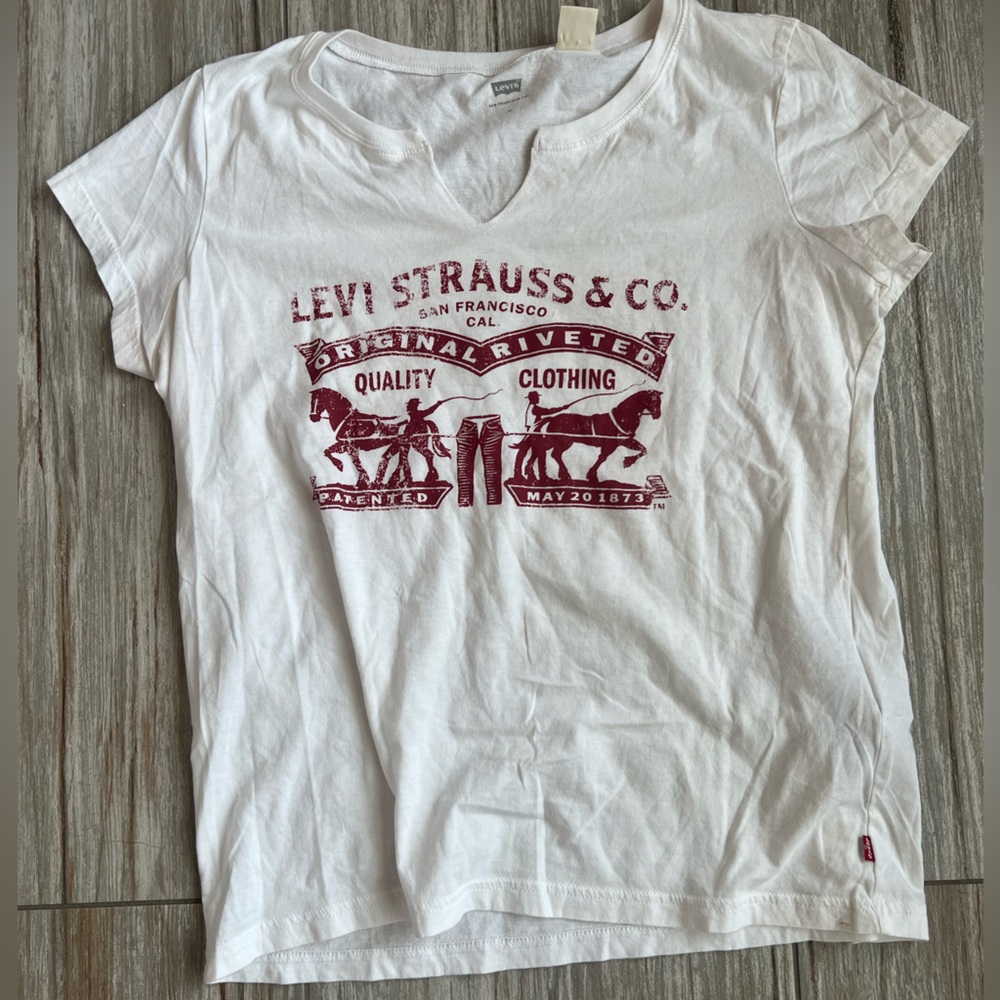 Levi's White Tee with Maroon Graphic